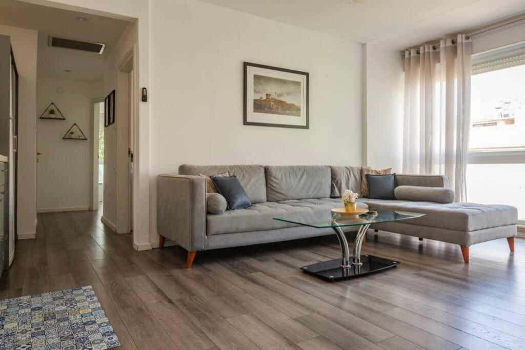 Big Apartment Next To Gordon Beach Plus Free Parking Tel Awiw Zewnętrze zdjęcie