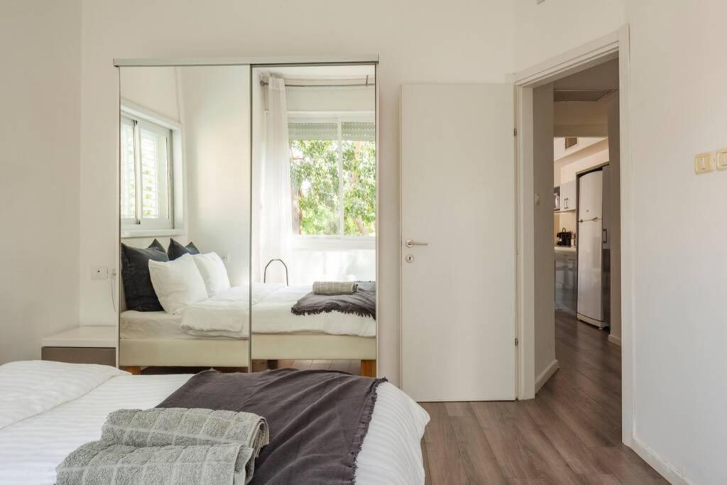 Big Apartment Next To Gordon Beach Plus Free Parking Tel Awiw Zewnętrze zdjęcie